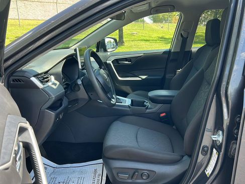 Used 2025 Toyota RAV4 XLE AWD/4WD image 11