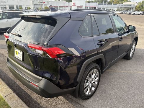 Used 2023 Toyota RAV4 XLE Premium AWD/4WD image 5