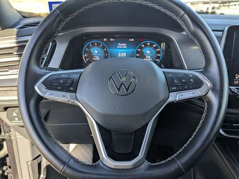 Used 2025 Volkswagen Atlas Cross Sport SE image 16