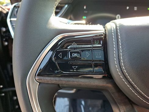 Used 2023 Jeep Grand Cherokee Overland AWD/4WD image 23