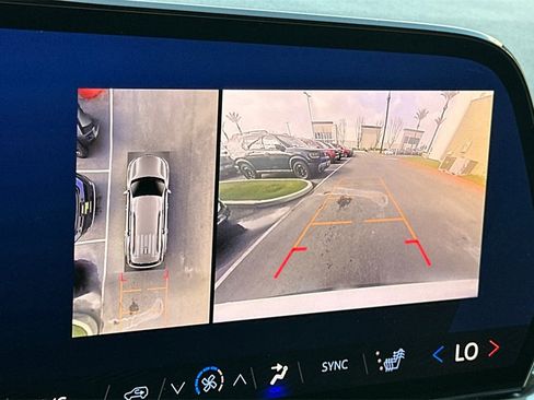 Used 2024 Chevrolet Traverse LT image 22