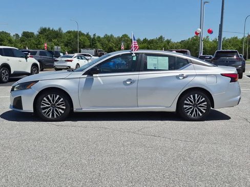 Used 2024 Nissan Altima 2.5 SV FWD image 5