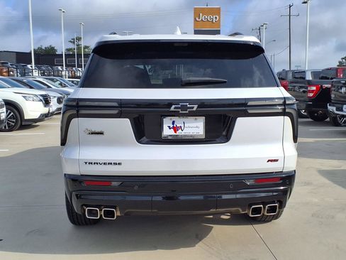 Used 2024 Chevrolet Traverse RS FWD image 7