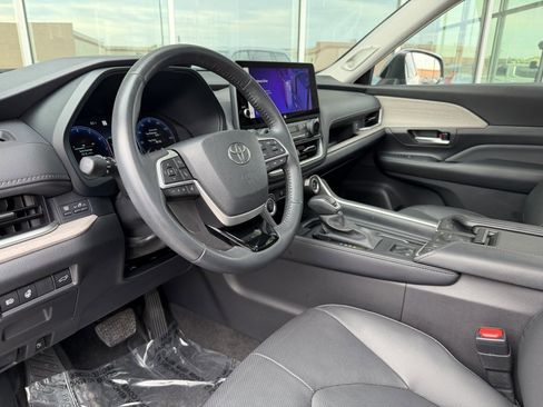 Used 2024 Toyota Grand Highlander Limited image 30