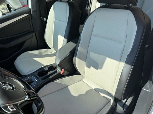 Used 2019 Volkswagen Jetta R-Line FWD image 6