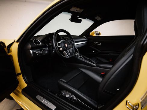 Certified 2024 Porsche 718 Cayman RWD image 4
