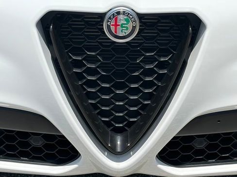 Used 2023 Alfa Romeo Stelvio Veloce AWD/4WD image 11