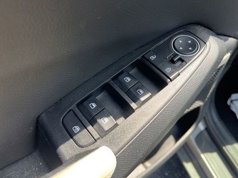 Certified 2023 Kia Seltos SX w/ SX Sunroof Package AWD/4WD image 34