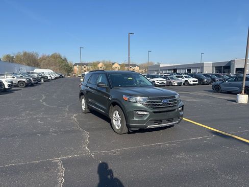 Used 2024 Ford Explorer XLT w/ Equipment Group 202A AWD/4WD image 3