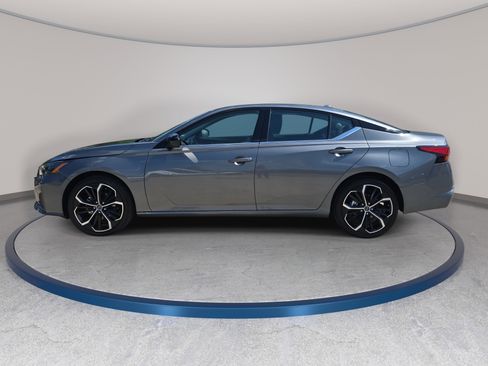 Used 2024 Nissan Altima 2.5 SR AWD/4WD image 9