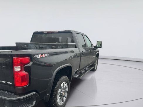 Used 2022 Chevrolet Silverado 2500 Custom w/ Custom Convenience Package AWD/4WD image 2