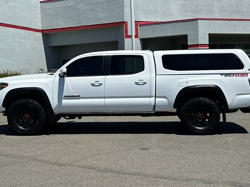 Used 2023 Toyota Tacoma TRD Off-Road w/ Technology Package AWD/4WD image 9