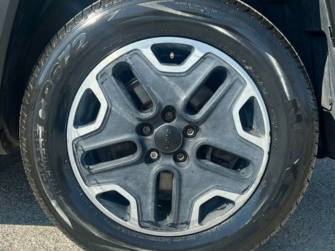 Used 2015 Jeep Renegade Trailhawk w/ Cold Weather Group image 31