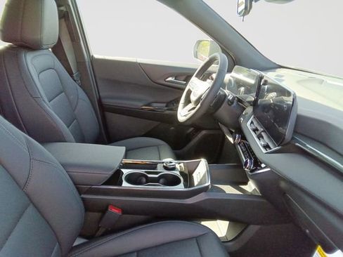 New 2026 Chevrolet Equinox LT w/ Convenience Package II AWD/4WD image 16