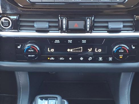 Used 2024 Nissan Pathfinder SV image 24