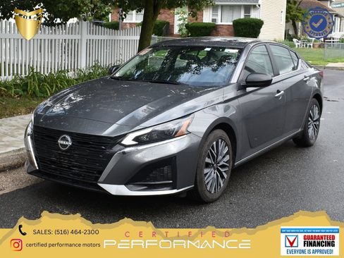 Used 2025 Nissan Altima 2.5 SV FWD image 1