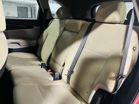 Used 2019 Kia Sorento LX image 25