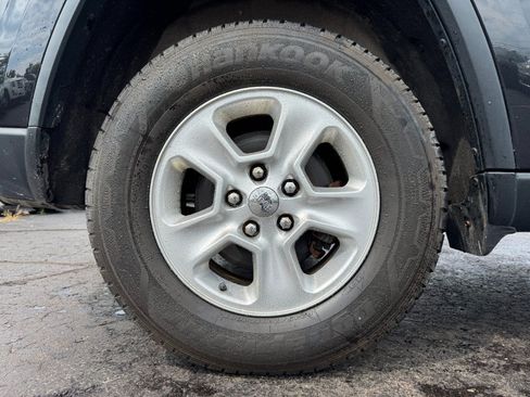 Used 2014 Jeep Grand Cherokee Laredo AWD/4WD image 13