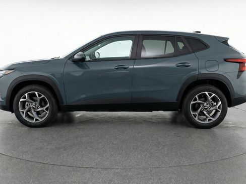 Used 2025 Chevrolet Trax LT image 5