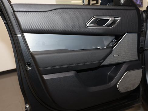 Used 2023 Land Rover Range Rover Velar R-Dynamic S image 22