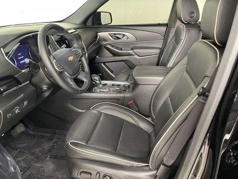 Certified 2023 Chevrolet Traverse Premier FWD image 2