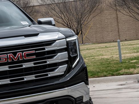 Used 2024 GMC Sierra 1500 SLE w/ Preferred Package image 7