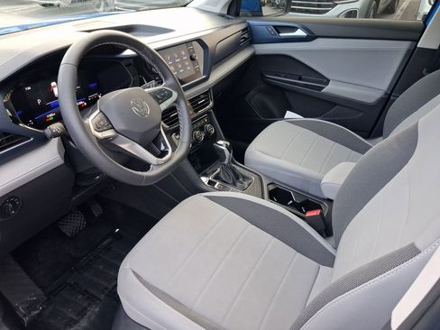 Used 2024 Volkswagen Taos SE w/ Panoramic Sunroof Package FWD image 13