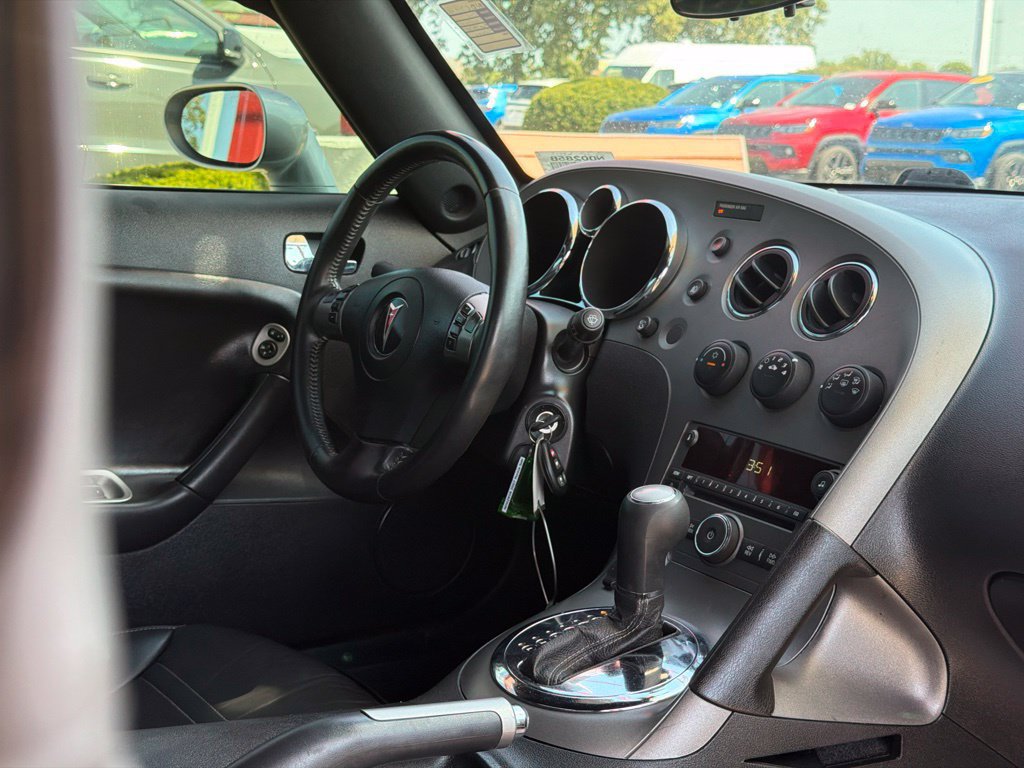 Used 2007 Pontiac Solstice Convertible w/ Premium Package RWD image 18