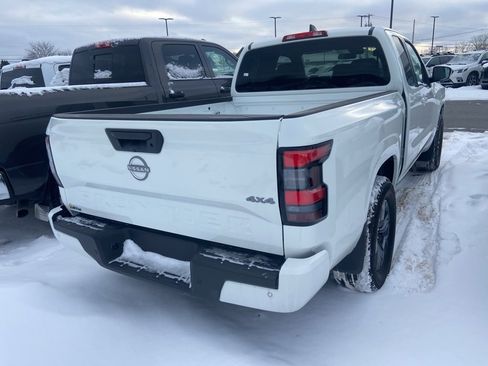 Used 2025 Nissan Frontier SV image 5