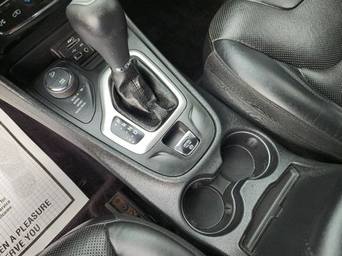 Used 2017 Jeep Cherokee Overland w/ Technology Group image 37