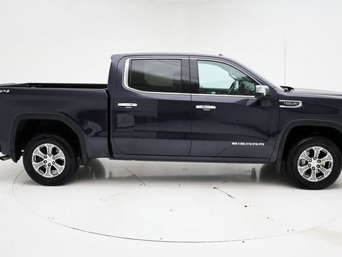 Used 2025 GMC Sierra 1500 SLT image 3