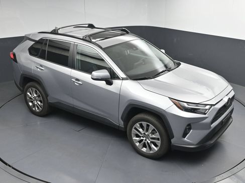 Used 2022 Toyota RAV4 XLE Premium FWD image 33