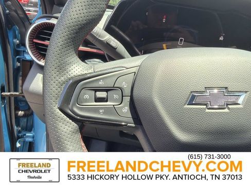 Used 2025 Chevrolet Trax RS w/ Sunroof Package FWD image 27