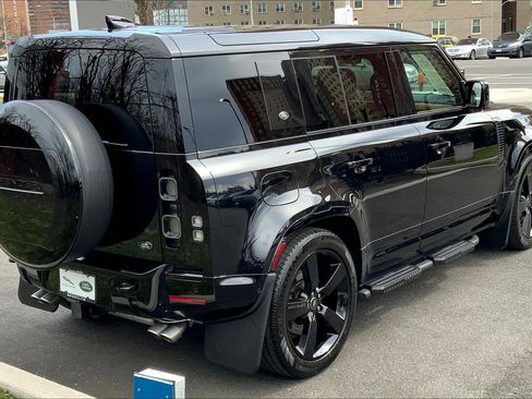 Used 2024 Land Rover Defender 110 V8 image 12