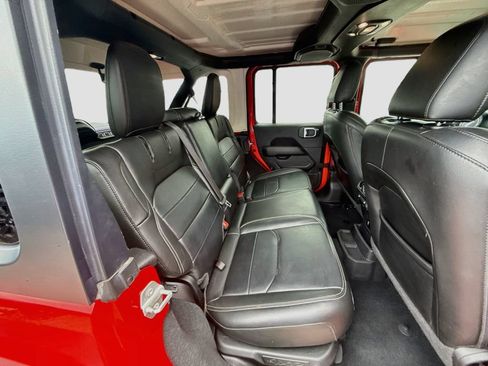 Used 2022 Jeep Wrangler Unlimited Sahara AWD/4WD image 32