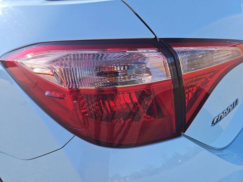 Used 2017 Toyota Corolla LE image 30