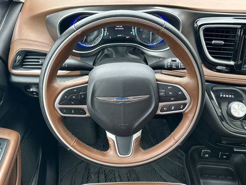 Used 2019 Chrysler Pacifica Limited w/ Tire & Wheel Group image 22