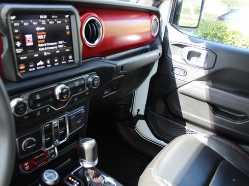 Used 2023 Jeep Gladiator Rubicon w/ Trailer Tow Package AWD/4WD image 17