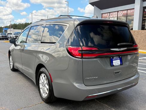 Used 2022 Chrysler Pacifica Touring-L FWD image 6
