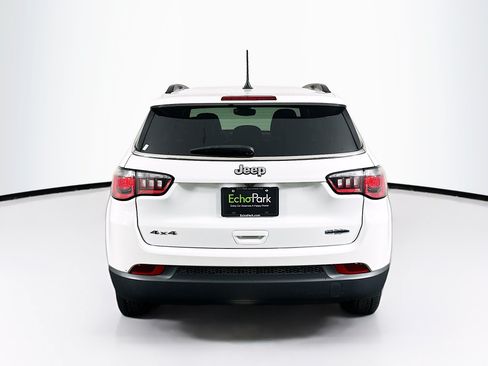 Used 2024 Jeep Compass Latitude AWD/4WD image 7