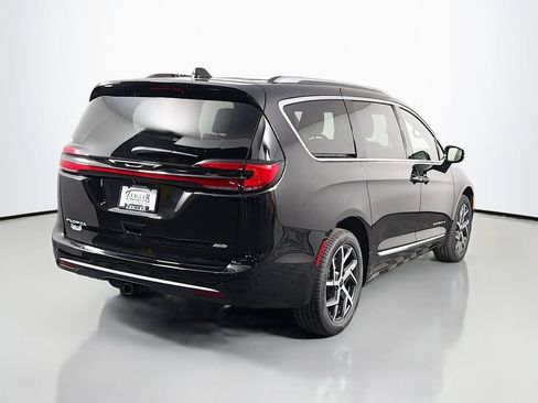 New 2027 Chrysler Pacifica Pinnacle w/ Theater Group AWD/4WD image 7