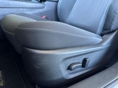 Used 2025 Nissan Altima 2.5 SV FWD image 15