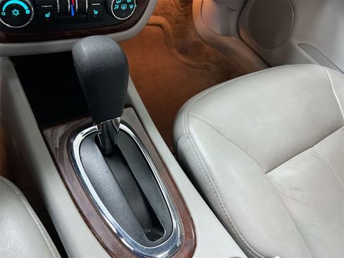 Used 2009 Chevrolet Impala LT image 16