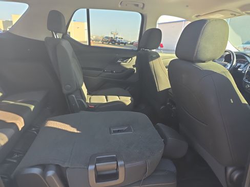 Used 2020 Chevrolet Traverse LT image 10
