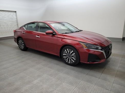 Used 2023 Nissan Altima 2.5 SV FWD image 11