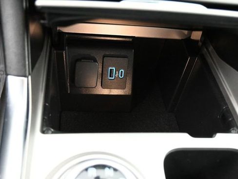 Used 2022 Ford Explorer XLT w/ Equipment Group 202A image 18