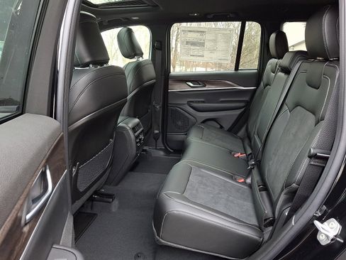 New 2026 Jeep Grand Cherokee Altitude image 6