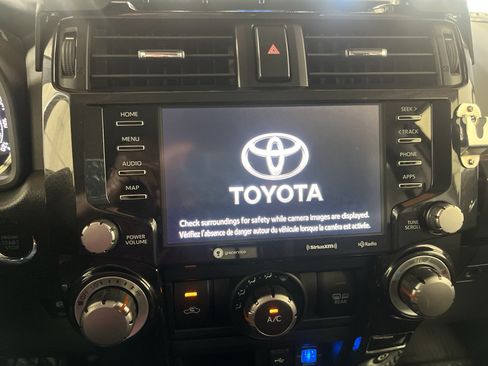 Used 2022 Toyota 4Runner TRD Off-Road AWD/4WD image 33