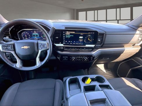 Used 2025 Chevrolet Silverado 1500 LT image 8