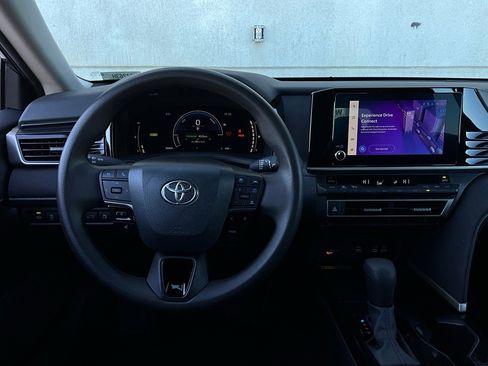 Used 2025 Toyota Camry LE image 13